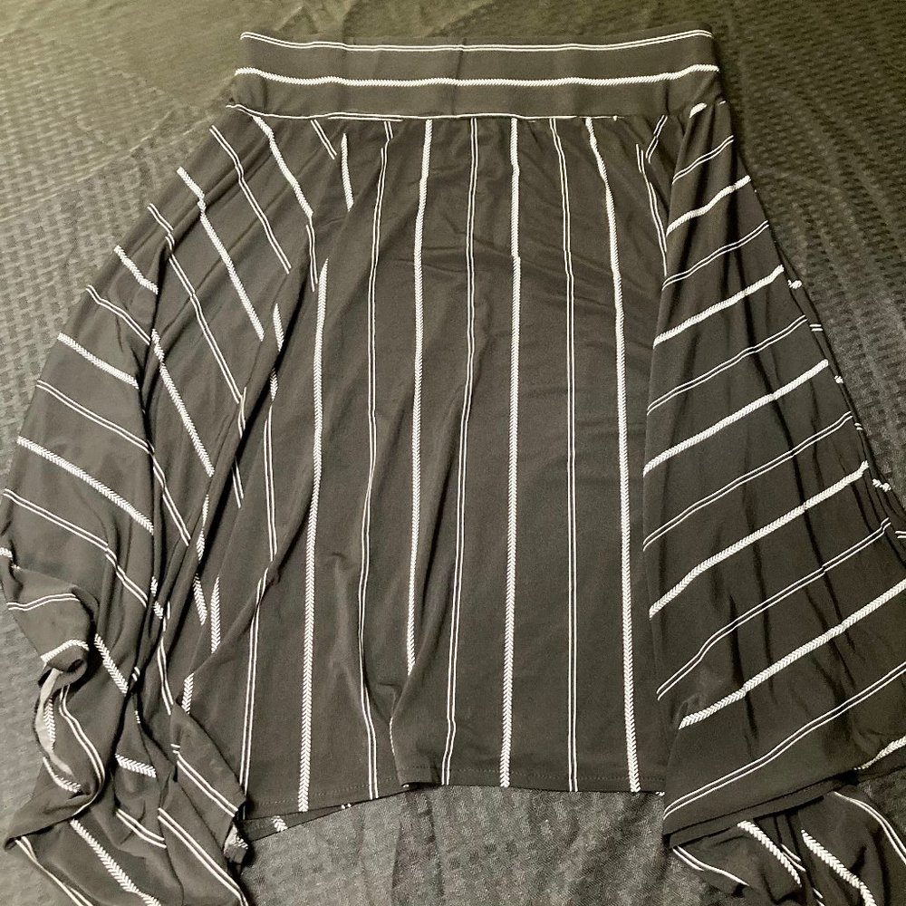 NEW Lane Bryant Black and White Striped Handkerchief Skirt 14/16